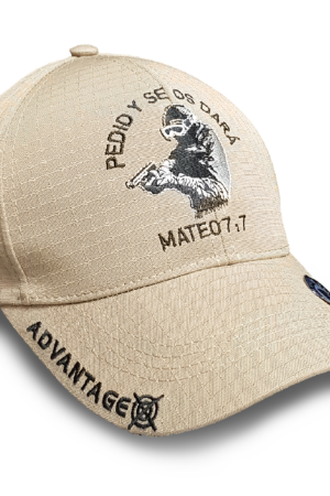 Gorra Mateo 7:7 de Advantage 6704, diseñada para ofrecer calidad, comodidad y estilo en tus actividades al aire libre y exploraciones.